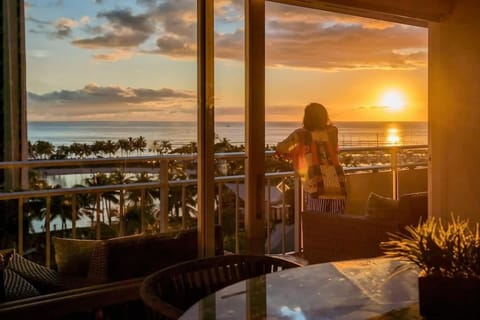 Marbella Lane - Cozy 2BR w Amazing Ocean Views Apartment in Honolulu