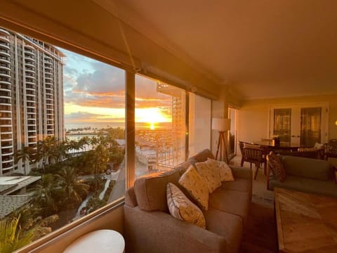 Marbella Lane - Cozy 2BR w Amazing Ocean Views Apartment in Honolulu