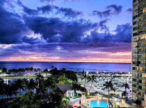 Marbella Lane - Cozy 2BR w Amazing Ocean Views Apartment in Honolulu