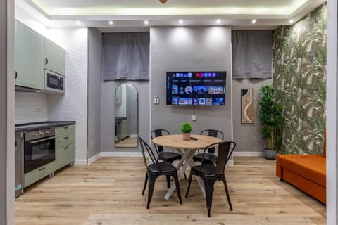 TV and multimedia, Kitchen or kitchenette, Living room, Seating area, Dining area, pet friendly, stove