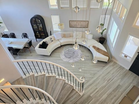 Modern Residence with Mountain Views House in Rancho Bernardo