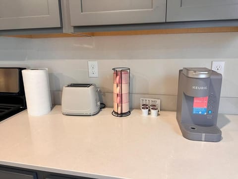 A modern retreat and Gateway to Yosemite House in Merced