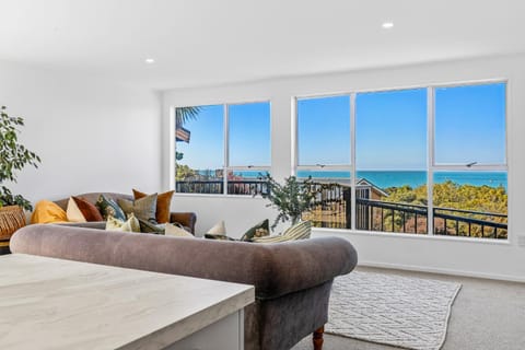 TV and multimedia, View (from property/room), Living room, Dining area, Sea view