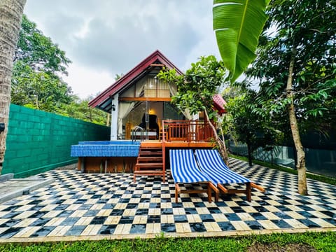 Property building, Patio, Spring, Day, Garden, Garden view, Pool view, Swimming pool, sunbed