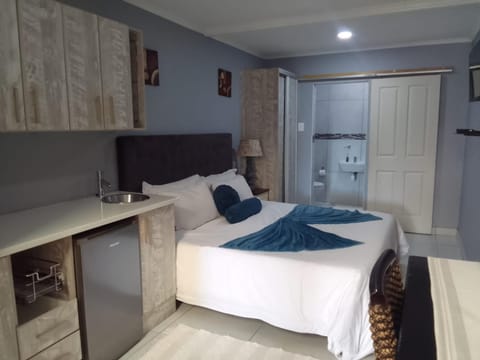 Bed, TV and multimedia, Bedroom, towels, wardrobe