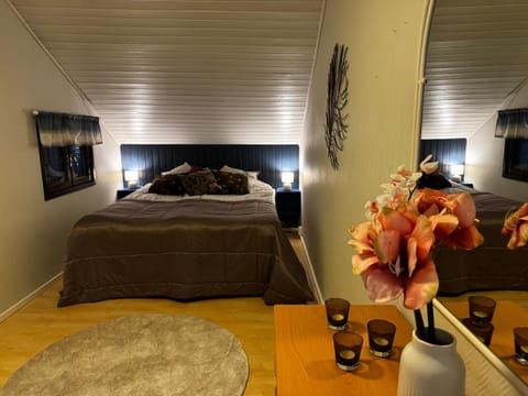 Bed, Photo of the whole room