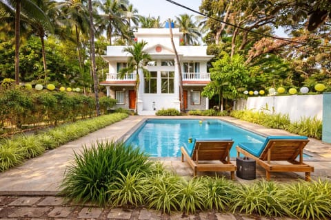 Property building, Day, Natural landscape, Garden, Garden view, Pool view, Swimming pool, sunbed