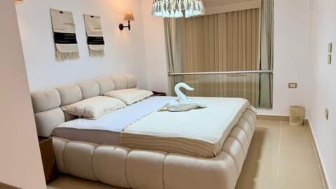 Bed, Bedroom, room service