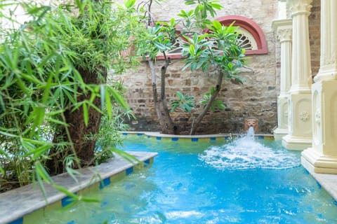 Pool view, Pool view