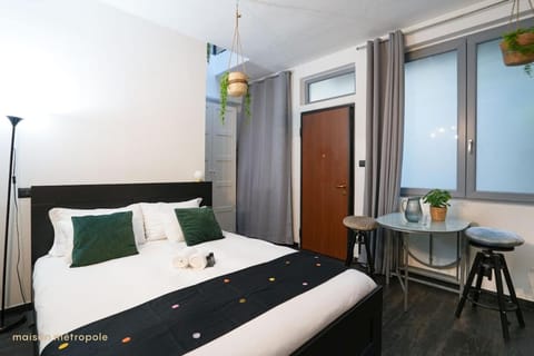 Bed, Living room, Photo of the whole room, Seating area, Dining area, Bedroom, air conditioner