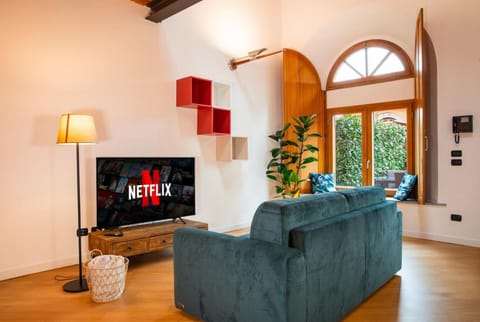 Communal lounge/ TV room, Living room, Seating area, Evening entertainment