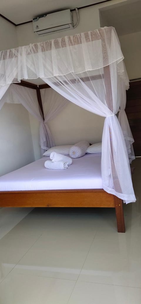 Warung Jemeluk & Home Stay Bed and Breakfast in Abang