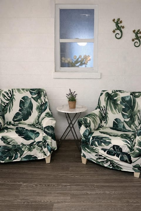 Private suite 3 miles from beach Bed and Breakfast in Bradenton