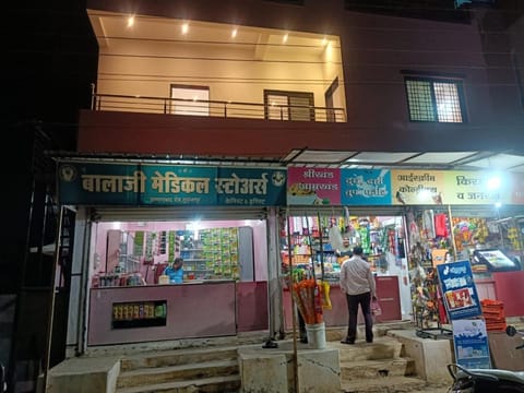 On-site shops, City view, Street view, Shopping Area