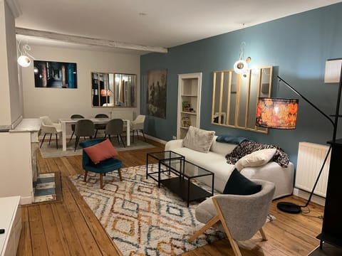 Living room, Seating area, Dining area