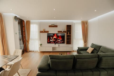 Communal lounge/ TV room, TV and multimedia, Seating area