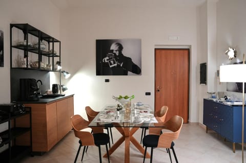 Communal lounge/ TV room, Coffee/tea facilities, Living room, Seating area, Dining area