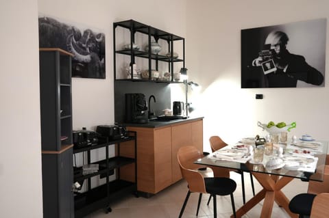 Communal lounge/ TV room, Coffee/tea facilities, Living room, Seating area, Dining area