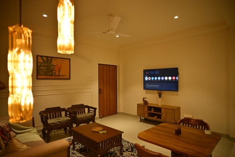 Seating area, Internal: Not applicable to any particular room