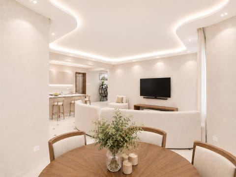 Communal lounge/ TV room, Living room, Seating area, Dining area
