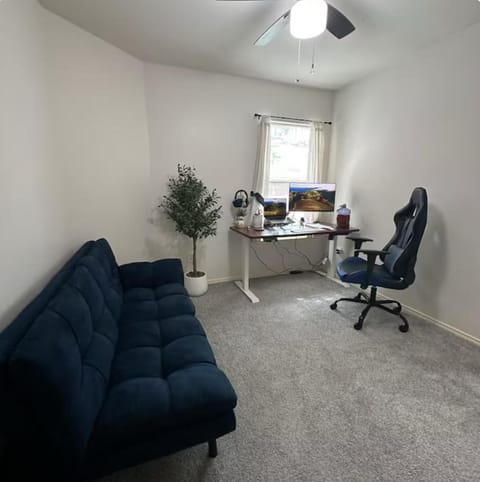 Cozy Houston Getaway House in Cypress