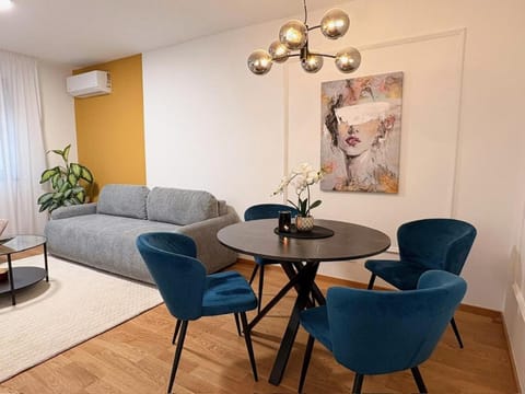Living room, Seating area, Dining area, air conditioner