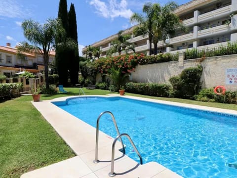 Shower, Spring, Day, Garden, Garden view, Pool view, Area and facilities, Area and facilities, Swimming pool, Location, Family