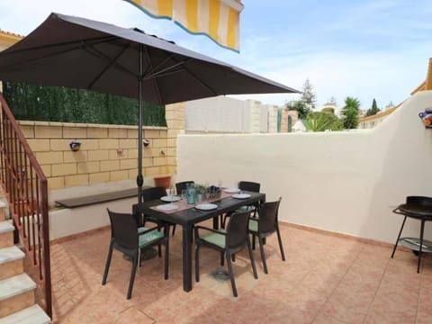 Property building, Day, BBQ facilities, Garden, Balcony/Terrace, Seating area, Dining area, Garden view