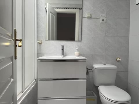 Shower, Toilet, Bathroom, Bath, storage