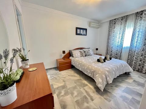 Bed, Bathroom, Photo of the whole room, Bedroom, heating, heating, internet, internet, storage, towels, wardrobe, air conditioner