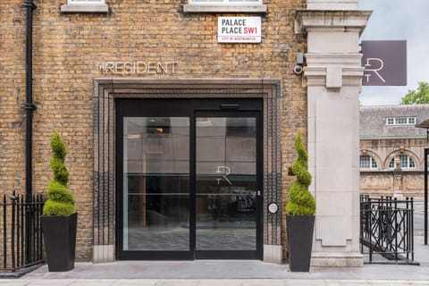 Facade/entrance