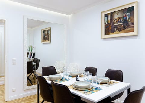 Seating area, Dining area