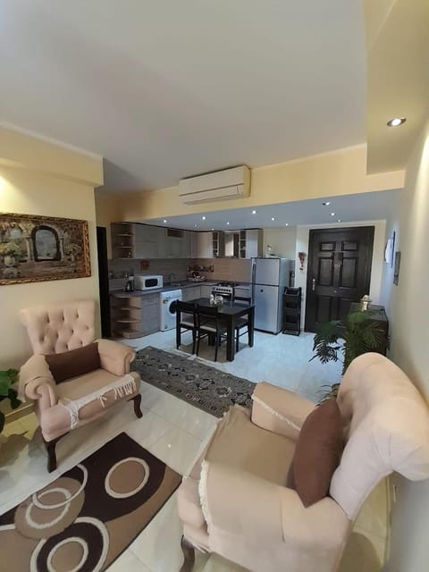 Kitchen or kitchenette, Seating area, Dining area