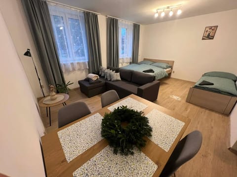 Living room, Lunch