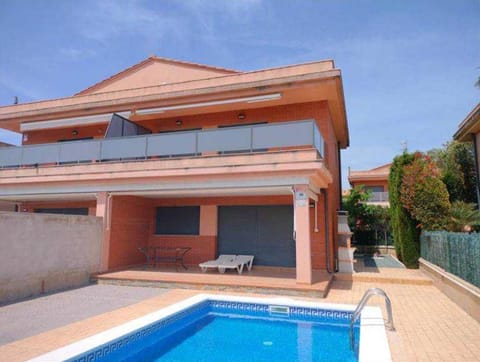 Balcony/Terrace, Swimming pool, sunbed