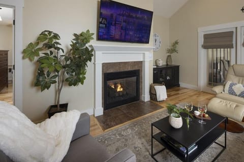 Ivy Cottage Modern, Spotless & Private House in Bent Creek