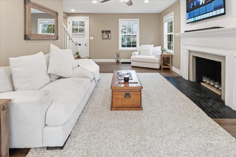 Cozy SoBro 3BR Retreat with Patio House in Indianapolis