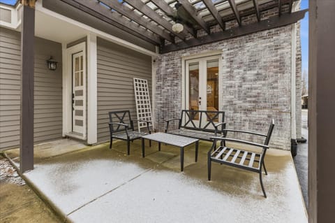 Cozy SoBro 3BR Retreat with Patio House in Indianapolis