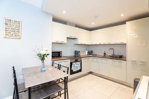 Dining area, kitchen