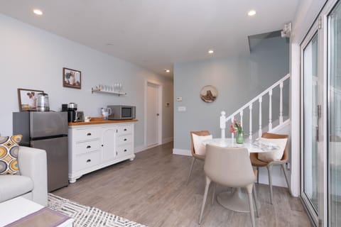 Coffee/tea facilities, Living room, Dining area