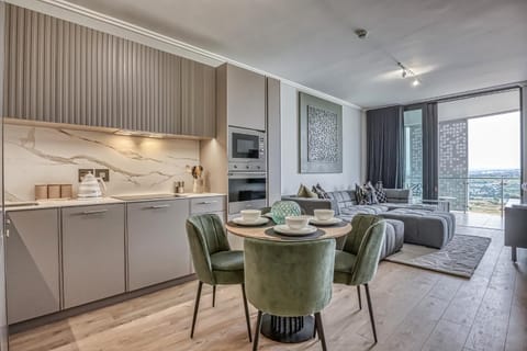 Kitchen or kitchenette, Living room, Seating area, Dining area
