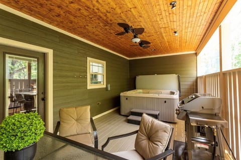 Olive Cottage Peaceful, Private Retreat House in Bent Creek