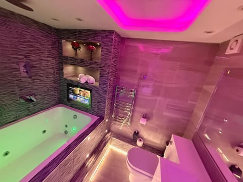 Luxury Suites Apartment in Bradford