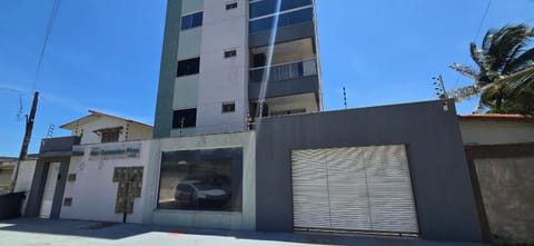 Facade/entrance, Area and facilities