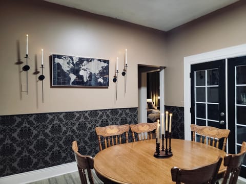 The Starling Room at Stag and Sparrow Vacation rental in Salem