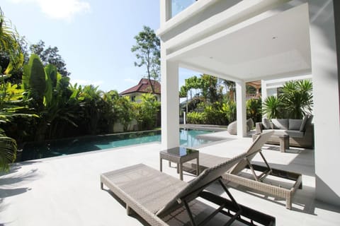 Patio, Garden view, Pool view, Swimming pool, sunbed