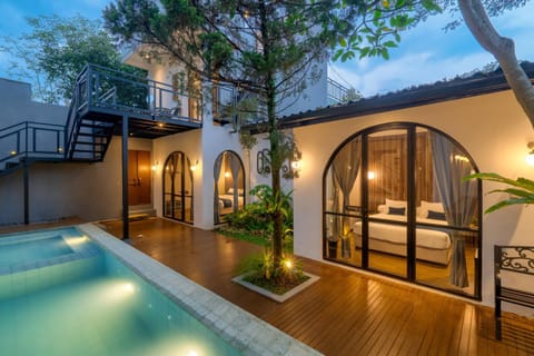 Swimming pool