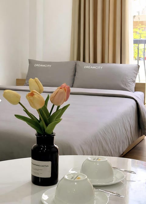 Bed, Living room, Photo of the whole room, Seating area, Bedroom
