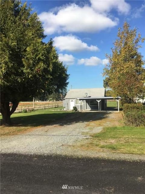 The basics in Edgewood Chalet in Auburn