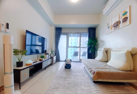 Communal lounge/ TV room, TV and multimedia, Living room, Seating area, Evening entertainment